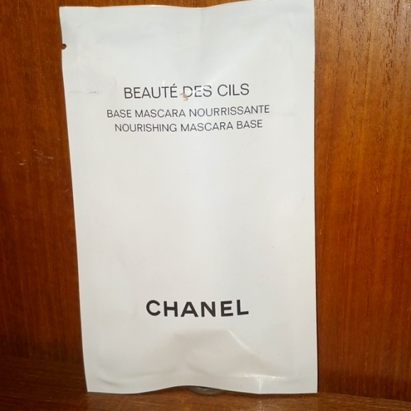 Chanel Sample Size Assortment - Picture 4 of 5